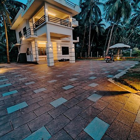 Corniche Beach Resort Mulappilangād Quarto foto
